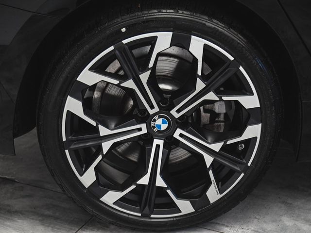 2025 BMW 3 Series 330i xDrive - 22956763 - 6