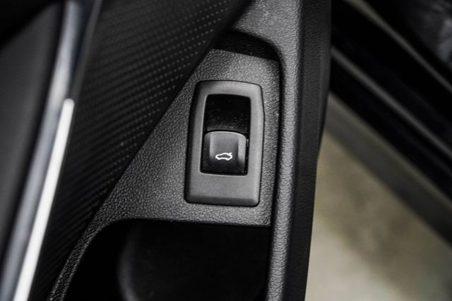 2025 BMW 3 Series 330i xDrive - 23066548 - 35