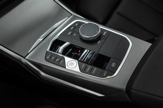 2025 BMW 3 Series 330i xDrive - 22905313 - 19