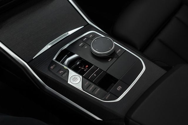 2025 BMW 3 Series 330i xDrive - 22923883 - 16
