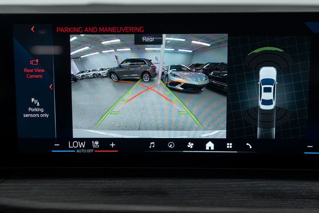 2025 BMW 3 Series 330i xDrive - 22923883 - 18