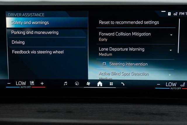 2025 BMW 3 Series 330i xDrive - 22923883 - 23