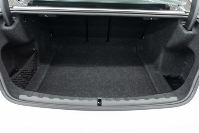 2025 BMW 3 Series 330i xDrive - 22923883 - 31