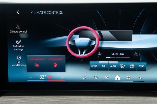 2025 BMW 3 Series 330i xDrive - 22956400 - 30