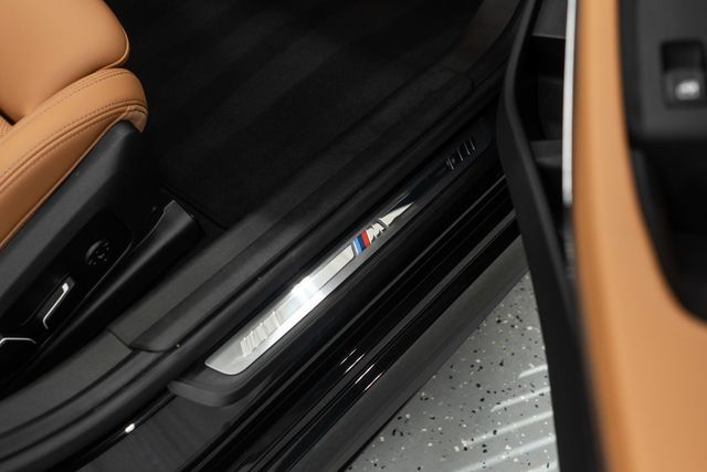 2025 BMW 3 Series 330i xDrive - 22958170 - 13