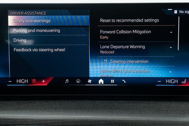 2025 BMW 3 Series 330i xDrive - 22958170 - 24