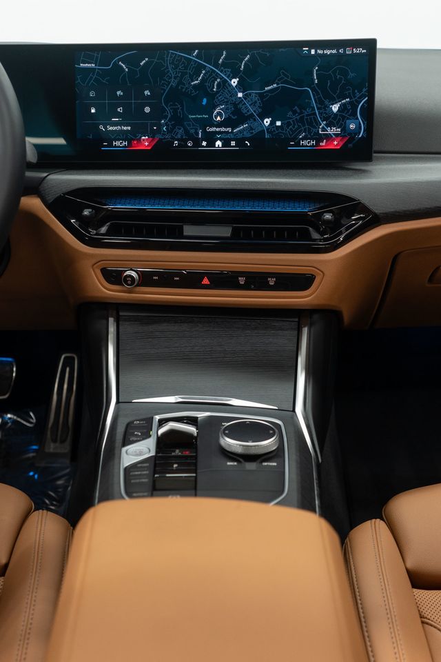 2025 BMW 3 Series 330i xDrive - 22958170 - 25