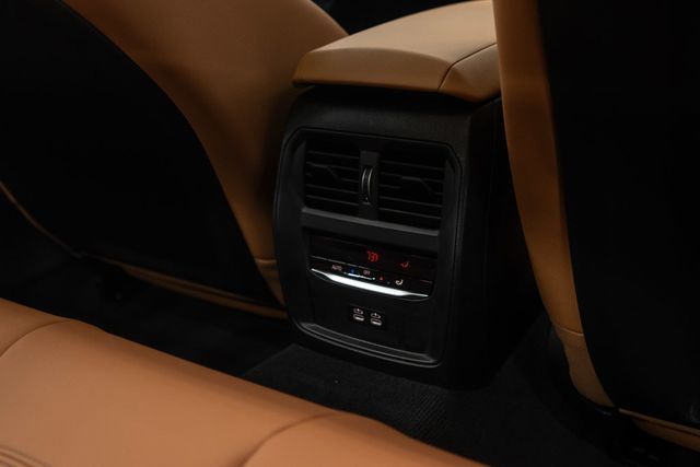 2025 BMW 3 Series 330i xDrive - 22958170 - 28