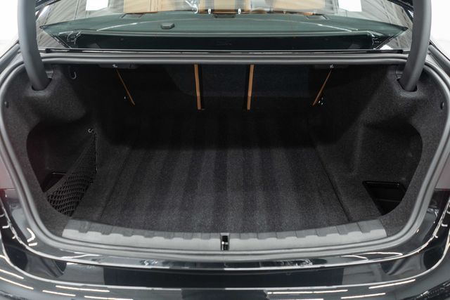 2025 BMW 3 Series 330i xDrive - 22958170 - 30