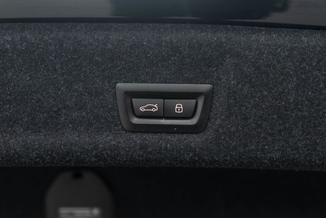 2025 BMW 3 Series 330i xDrive - 22958170 - 31