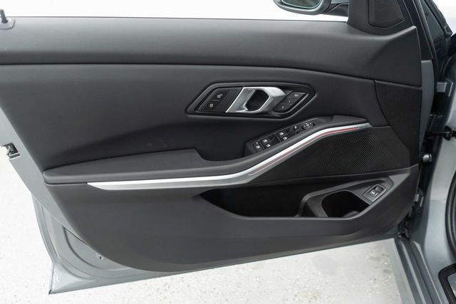 2025 BMW 3 Series 330i xDrive - 22958173 - 13