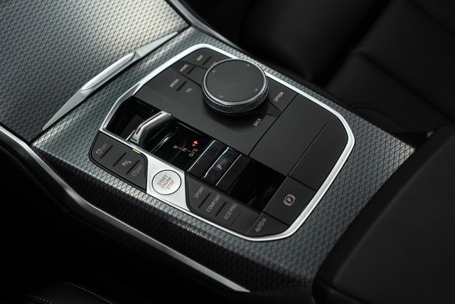 2025 BMW 3 Series 330i xDrive - 22958173 - 16