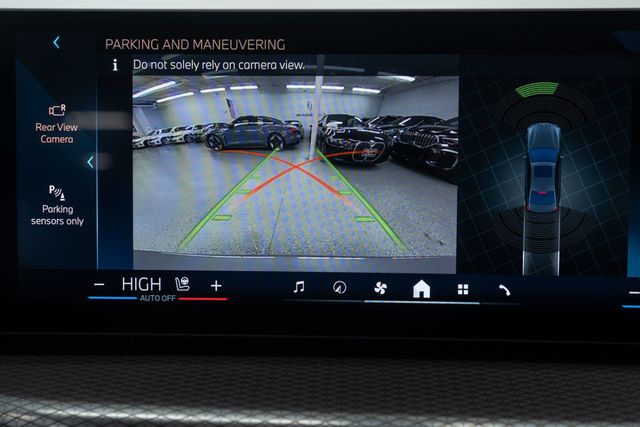 2025 BMW 3 Series 330i xDrive - 22958173 - 18