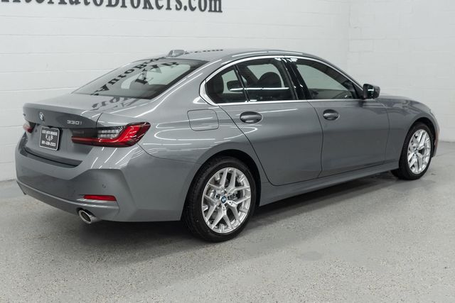 2025 BMW 3 Series 330i xDrive - 22958173 - 32