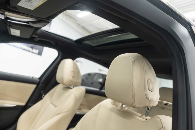 2025 BMW 3 Series 330i xDrive - 22959413 - 10