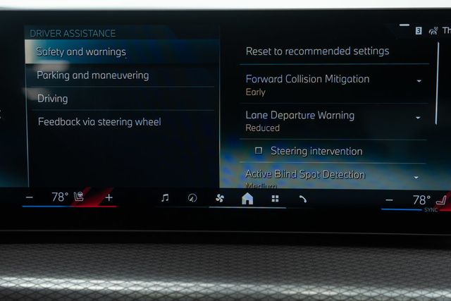 2025 BMW 3 Series 330i xDrive - 22959413 - 25