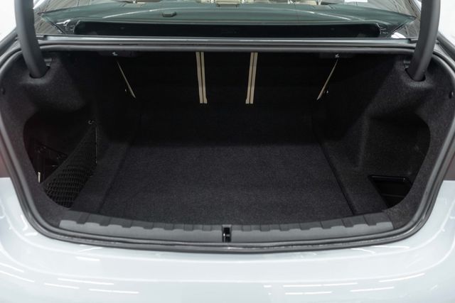 2025 BMW 3 Series 330i xDrive - 22959413 - 37