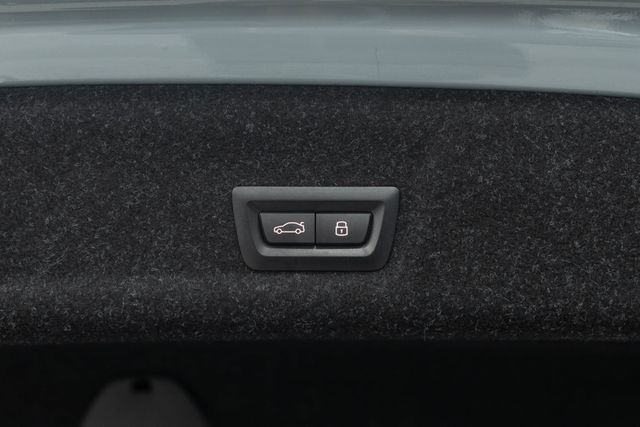 2025 BMW 3 Series 330i xDrive - 22959413 - 38