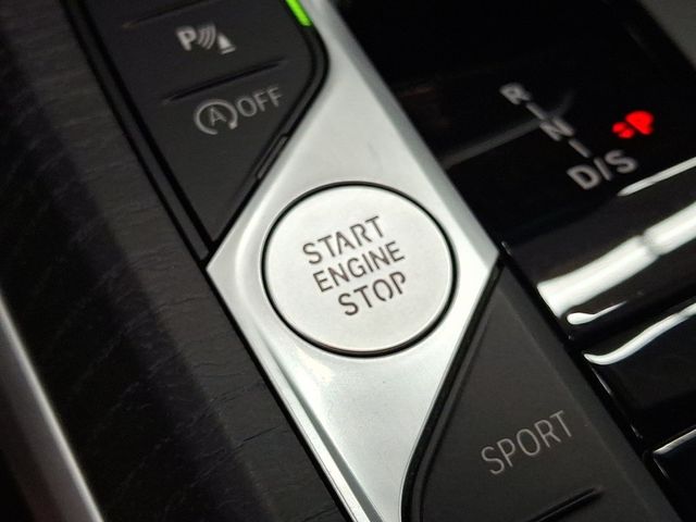 2025 BMW 3 Series 330i xDrive - 22991219 - 24