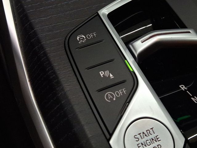 2025 BMW 3 Series 330i xDrive - 22991219 - 28