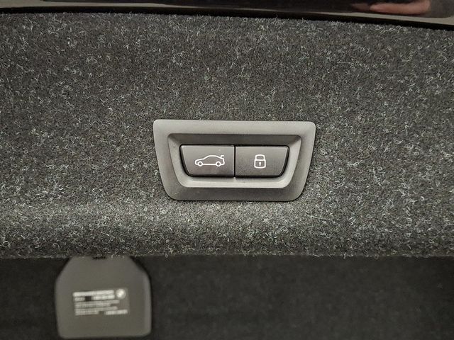 2025 BMW 3 Series 330i xDrive - 22991219 - 34