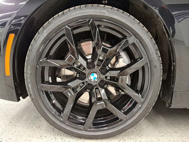 2025 BMW 3 Series 330i xDrive - 22991219 - 7