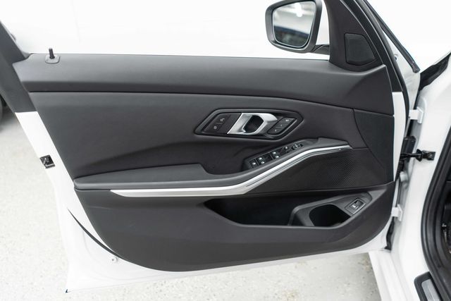 2025 BMW 3 Series 330i xDrive - 23012870 - 12