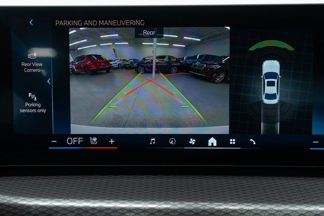 2025 BMW 3 Series 330i xDrive - 23012870 - 17