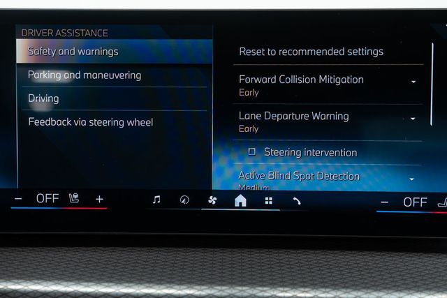 2025 BMW 3 Series 330i xDrive - 23012870 - 19