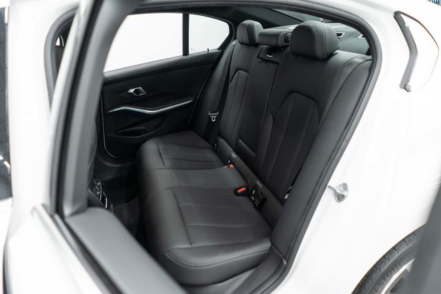 2025 BMW 3 Series 330i xDrive - 23012870 - 26