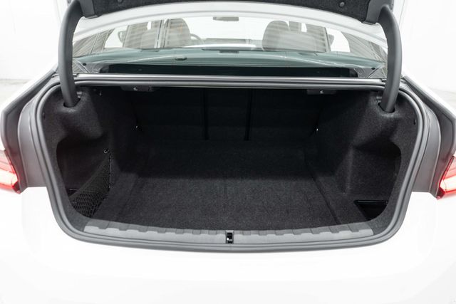 2025 BMW 3 Series 330i xDrive - 23012870 - 28