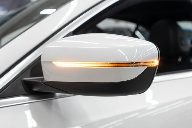 2025 BMW 3 Series 330i xDrive - 23012870 - 42