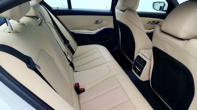 2025 BMW 3 Series 330i xDrive Sedan w/ Convenience Package - 23022960 - 21