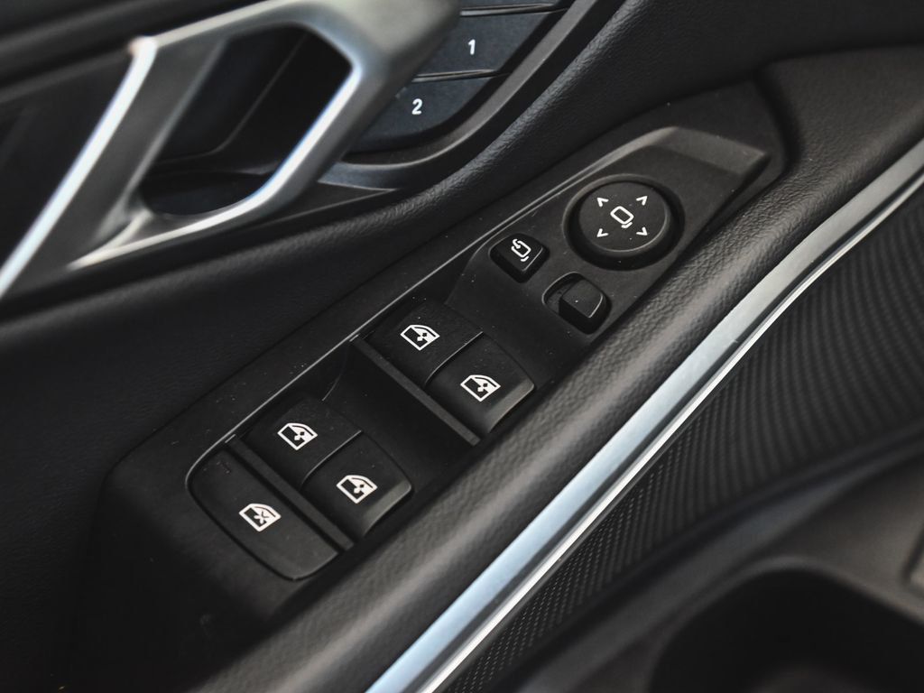 BMW 3 Series photo 10