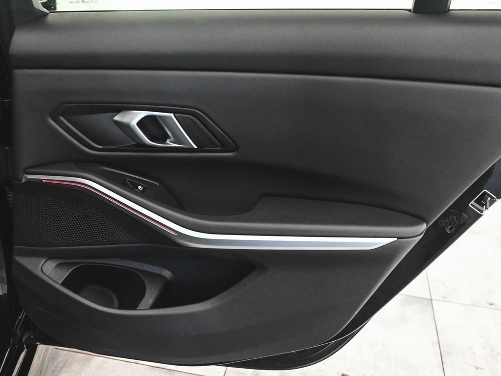 BMW 3 Series photo 13