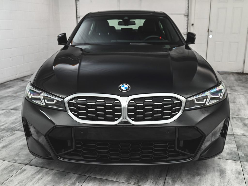 BMW 3 Series photo 2