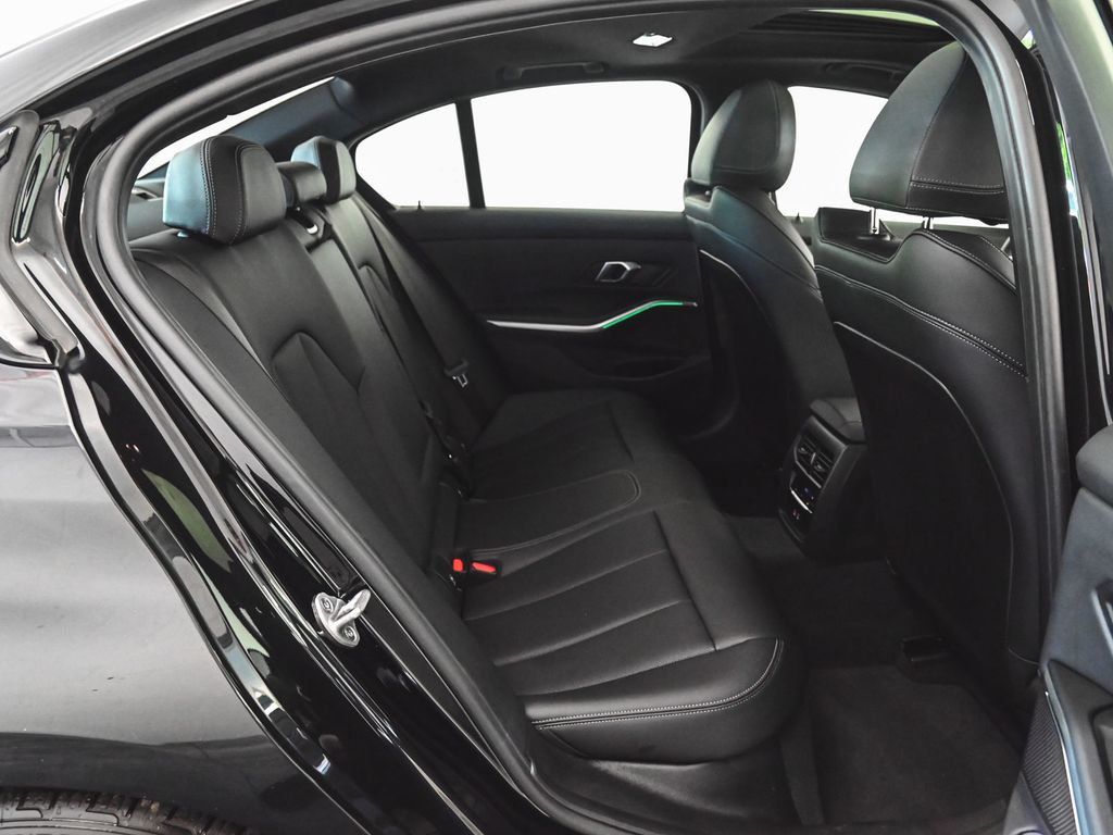 BMW 3 Series photo 37