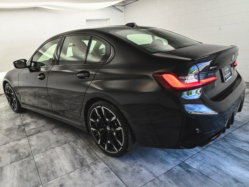 BMW 3 Series photo 4