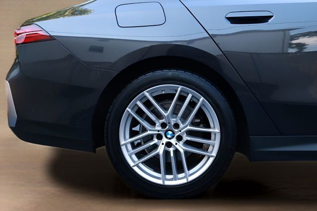 2025 BMW 5 Series 530i - 23044493 - 15