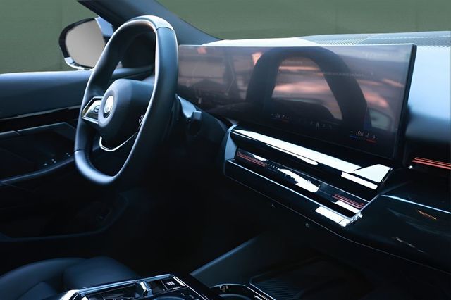 2025 BMW 5 Series 530i - 23044493 - 26