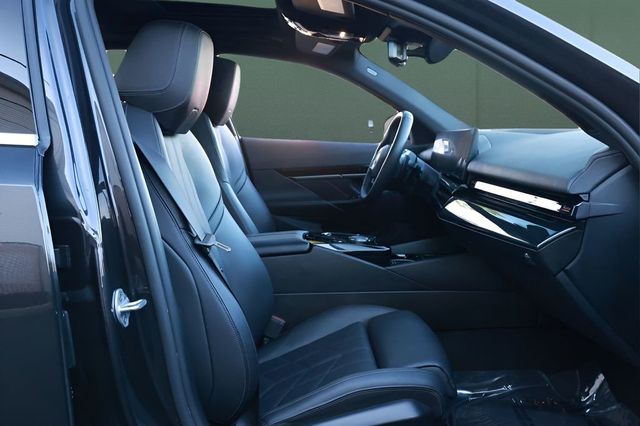 2025 BMW 5 Series 530i - 23044493 - 28