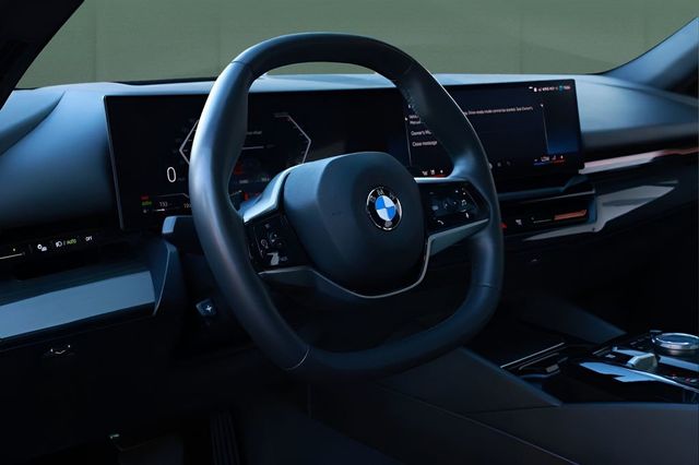 2025 BMW 5 Series 530i - 23044493 - 32