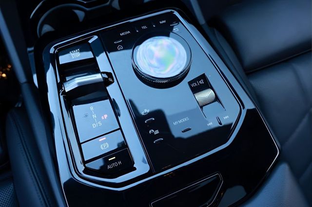 2025 BMW 5 Series 530i - 23044493 - 44