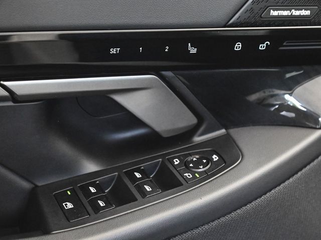 2025 BMW 5 Series 530i xDrive - 22915376 - 9