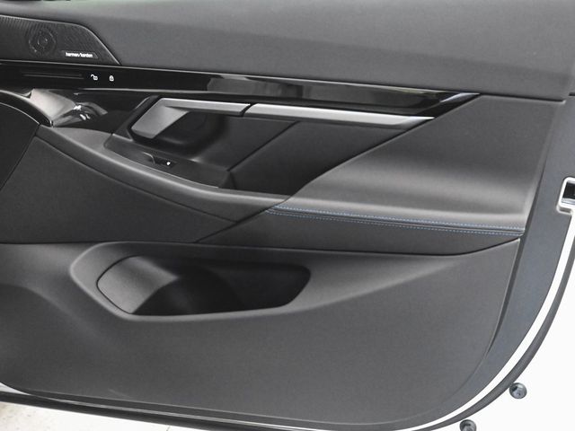 2025 BMW 5 Series 530i xDrive - 22915376 - 10