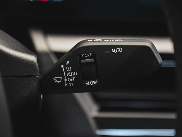 2025 BMW 5 Series 530i xDrive - 22915376 - 24