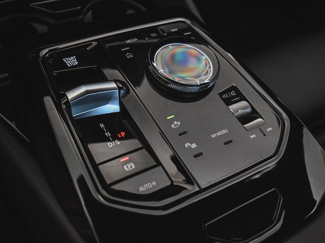 2025 BMW 5 Series 530i xDrive - 22915376 - 25