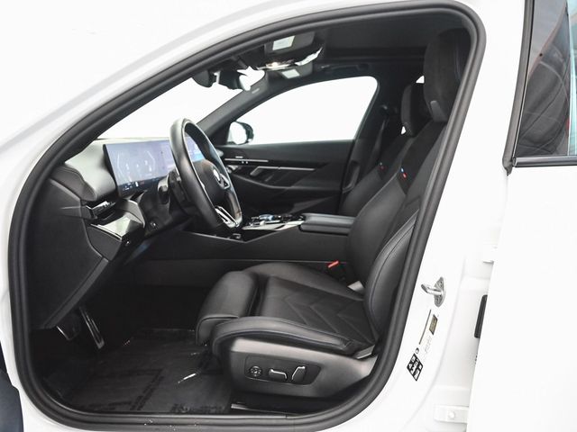 2025 BMW 5 Series 530i xDrive - 22915376 - 28