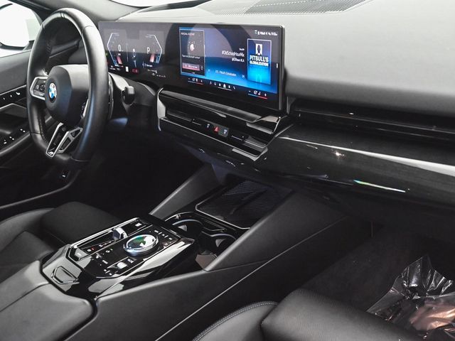 2025 BMW 5 Series 530i xDrive - 22915376 - 34