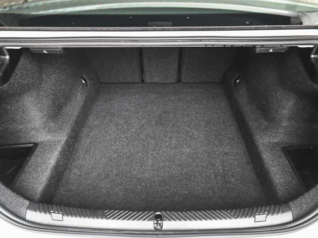 2025 BMW 5 Series 530i xDrive - 22915376 - 37